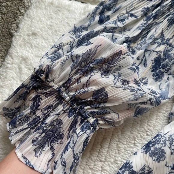 Express Off The Shoulder Top Women's L Blue Floral Balloon Sleeves Pleated - Picture 3 of 10
